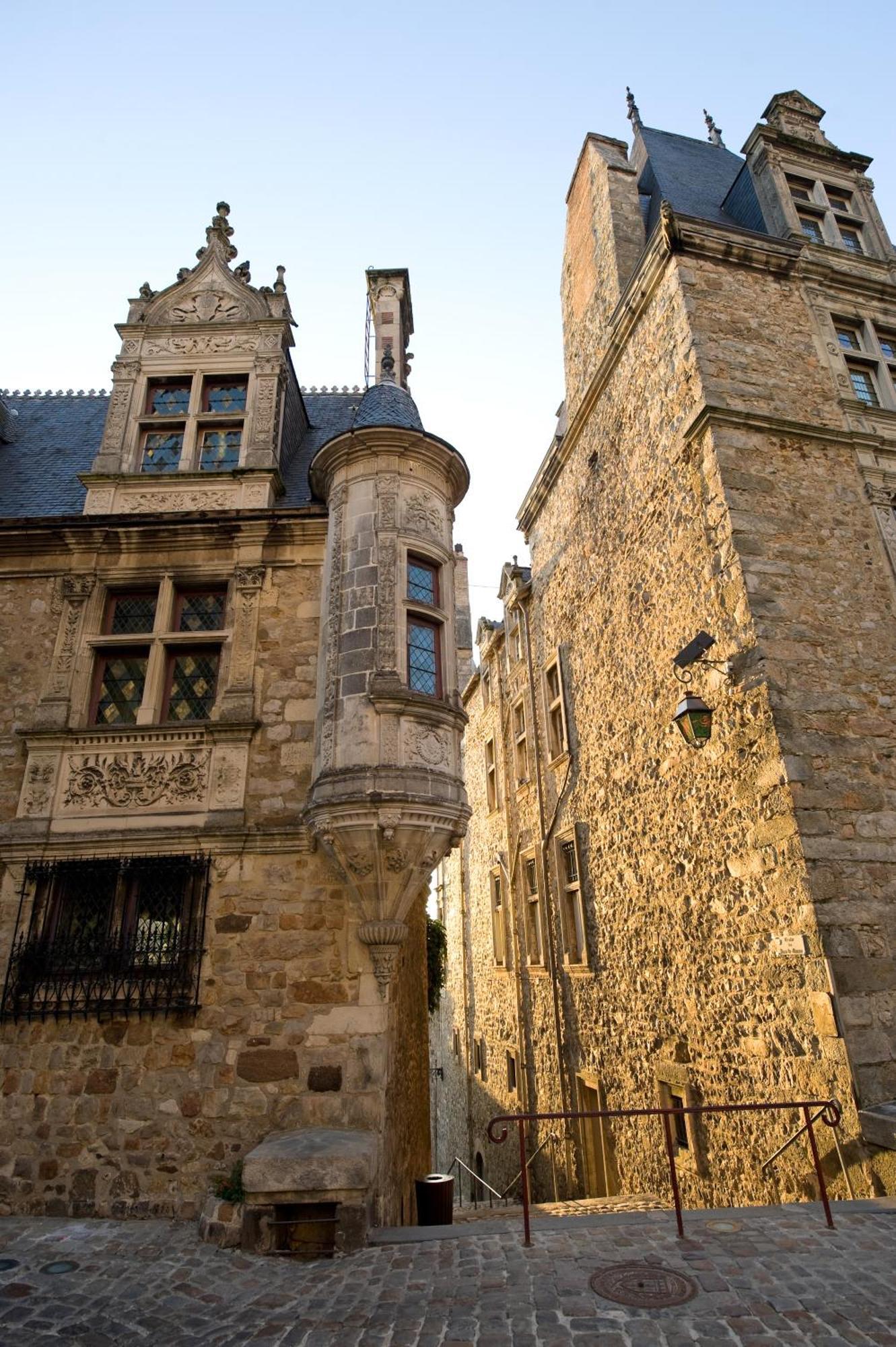 Chambres D'Hote - Maison Des Ecrivains - 50 M De La Cathedrale Et Place Des Jacobins Le Mans Exterior photo